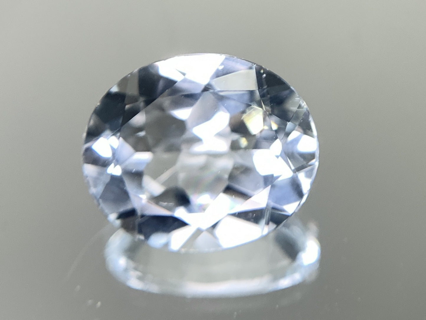アクアマリン 4.054ct 宝石ソーティング付き  12.0㎜×10.1㎜×5.7㎜  ルース（ 裸石 ） 2639Y