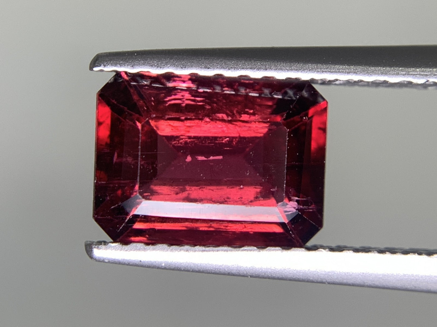 ルベライト（トルマリン） 1.576ct 宝石ソーティング付き  8.0㎜×6.0㎜×3.9㎜  ルース（ 裸石 ） 2647Y