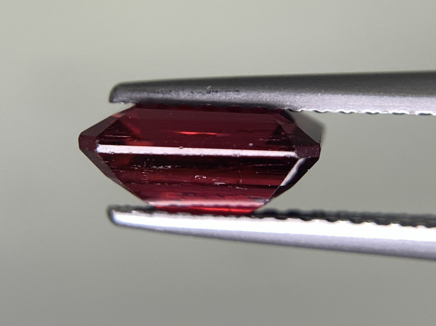 ルベライト（トルマリン） 1.576ct 宝石ソーティング付き  8.0㎜×6.0㎜×3.9㎜  ルース（ 裸石 ） 2647Y