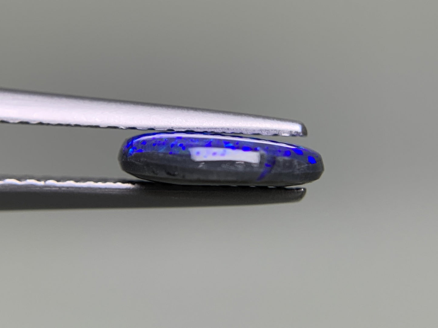 ブラックオパール 1.145ct  宝石ソーティング付き  9.1㎜×8.1㎜×2.2㎜  天然 ルース（ 裸石 ） 2665Y