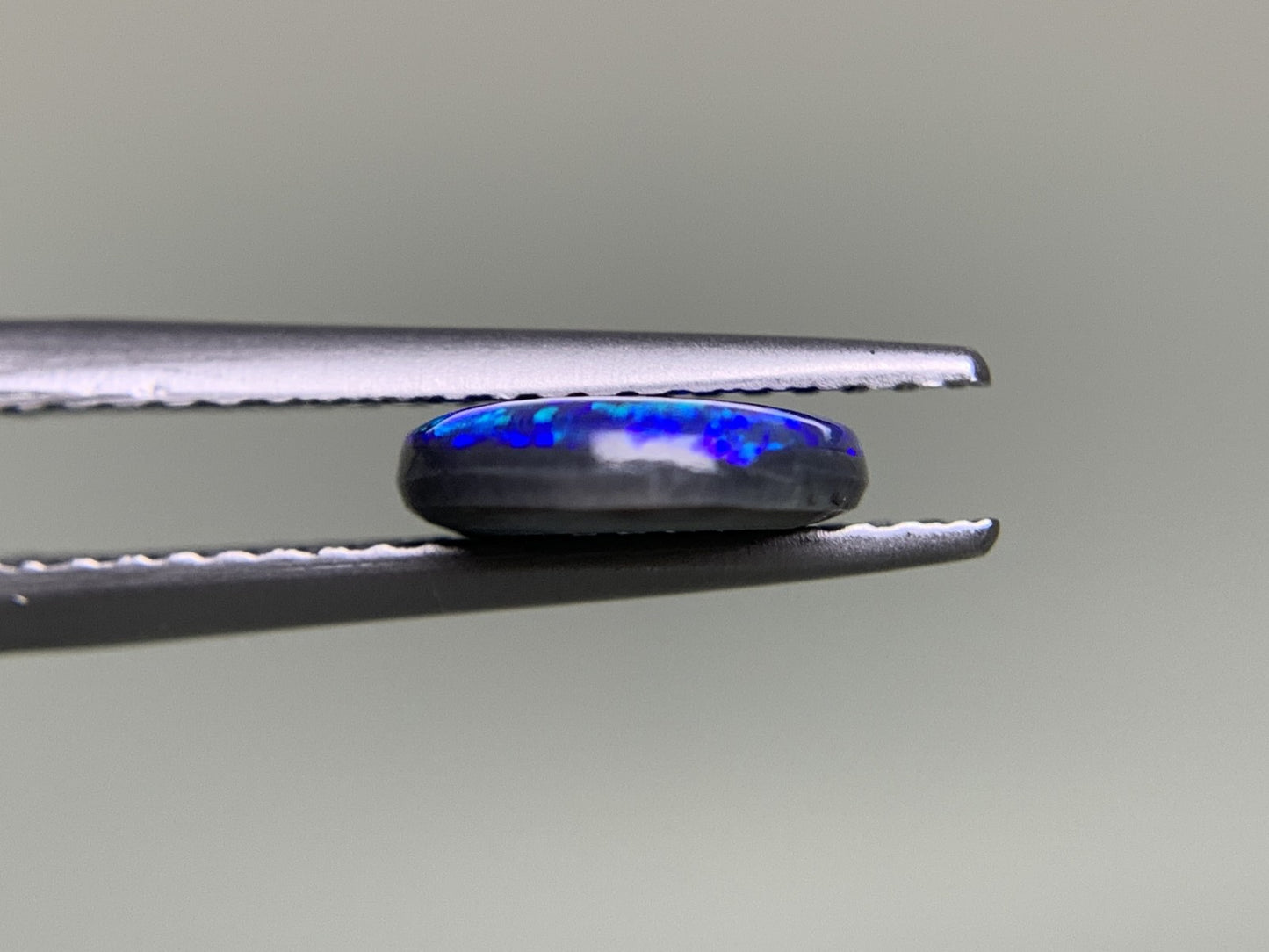 ブラックオパール 1.145ct  宝石ソーティング付き  9.1㎜×8.1㎜×2.2㎜  天然 ルース（ 裸石 ） 2665Y