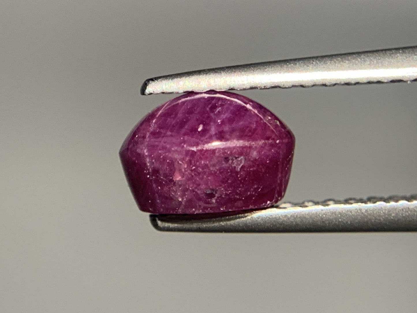 スターサファイア 1.933ct  宝石ソーティング付き  6.9㎜×5.0㎜×4.7㎜  ルース（ 裸石 ） 2736Y