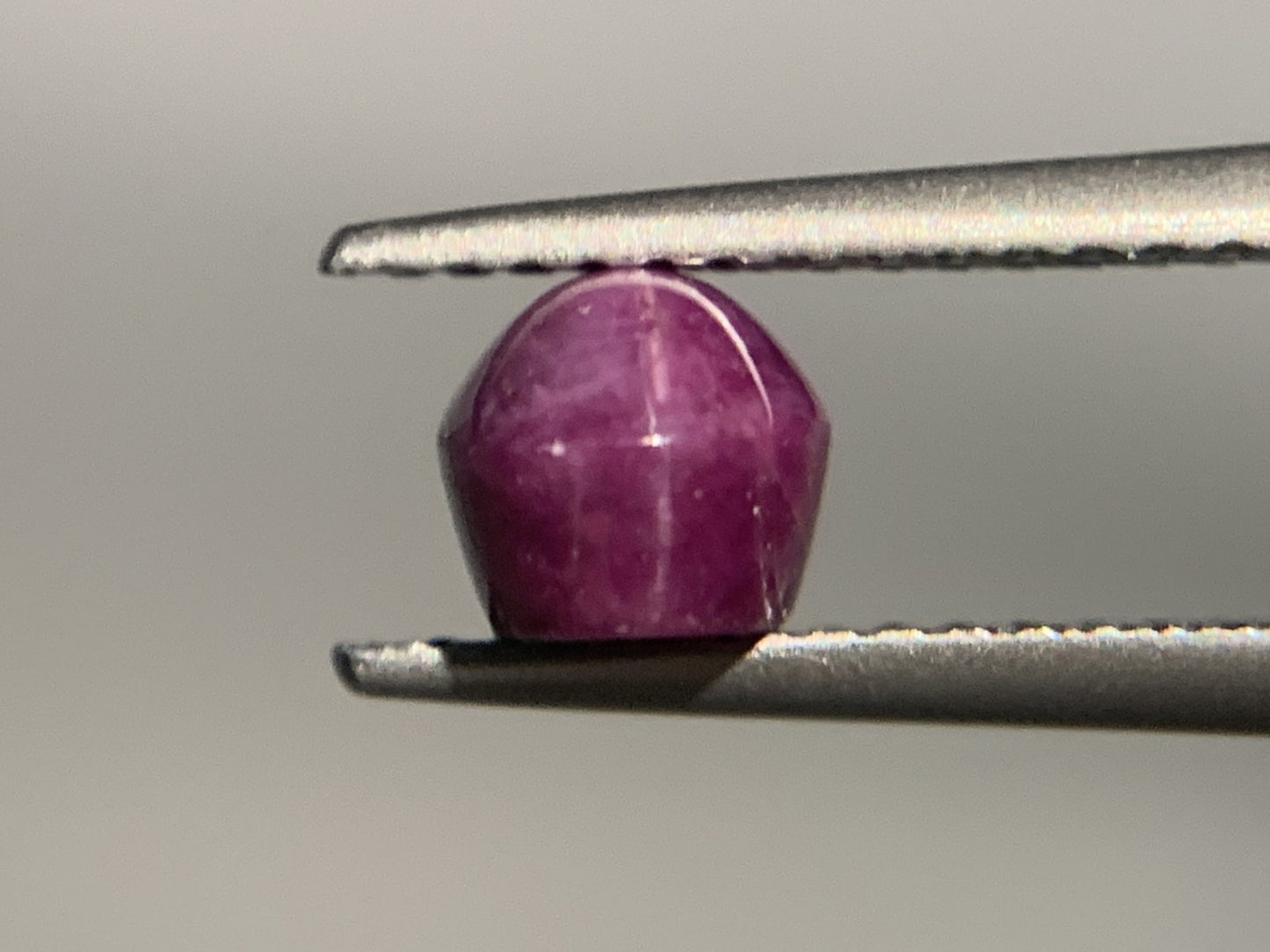 スターサファイア 1.933ct  宝石ソーティング付き  6.9㎜×5.0㎜×4.7㎜  ルース（ 裸石 ） 2736Y
