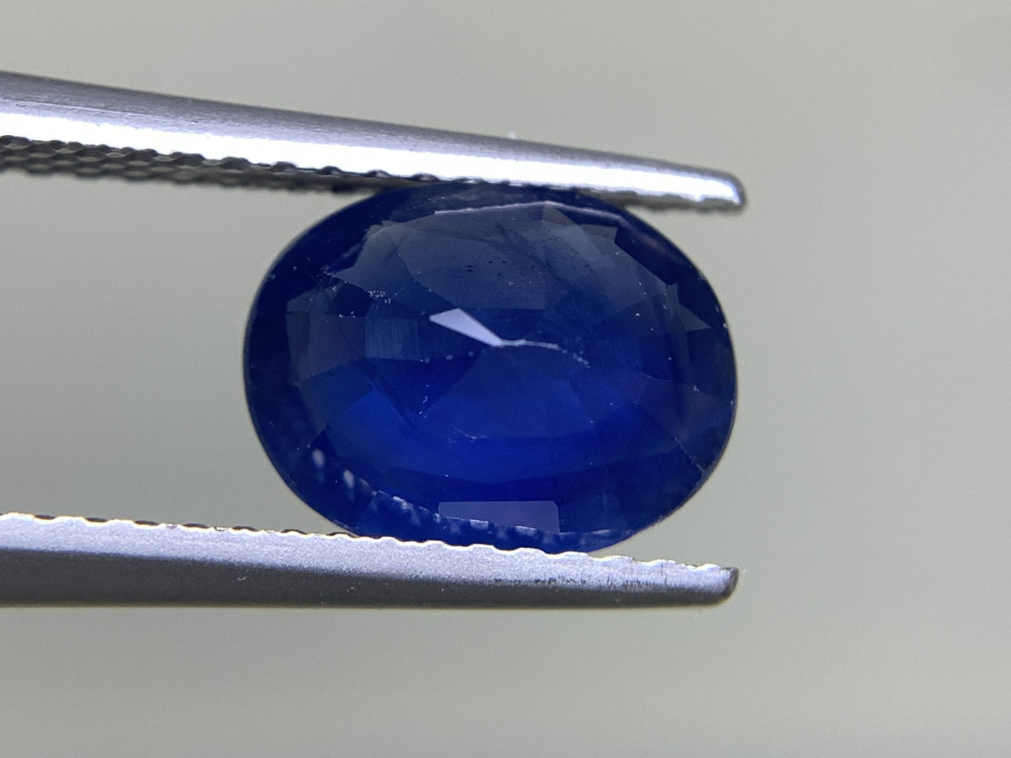 サファイア 2.012ct 宝石ソーティング付き  9.0㎜×7.1㎜×3.6㎜  ルース（ 裸石 ） 2809Y