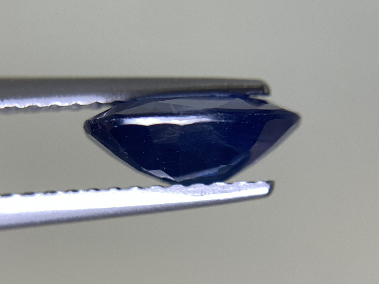 サファイア 2.012ct 宝石ソーティング付き  9.0㎜×7.1㎜×3.6㎜  ルース（ 裸石 ） 2809Y