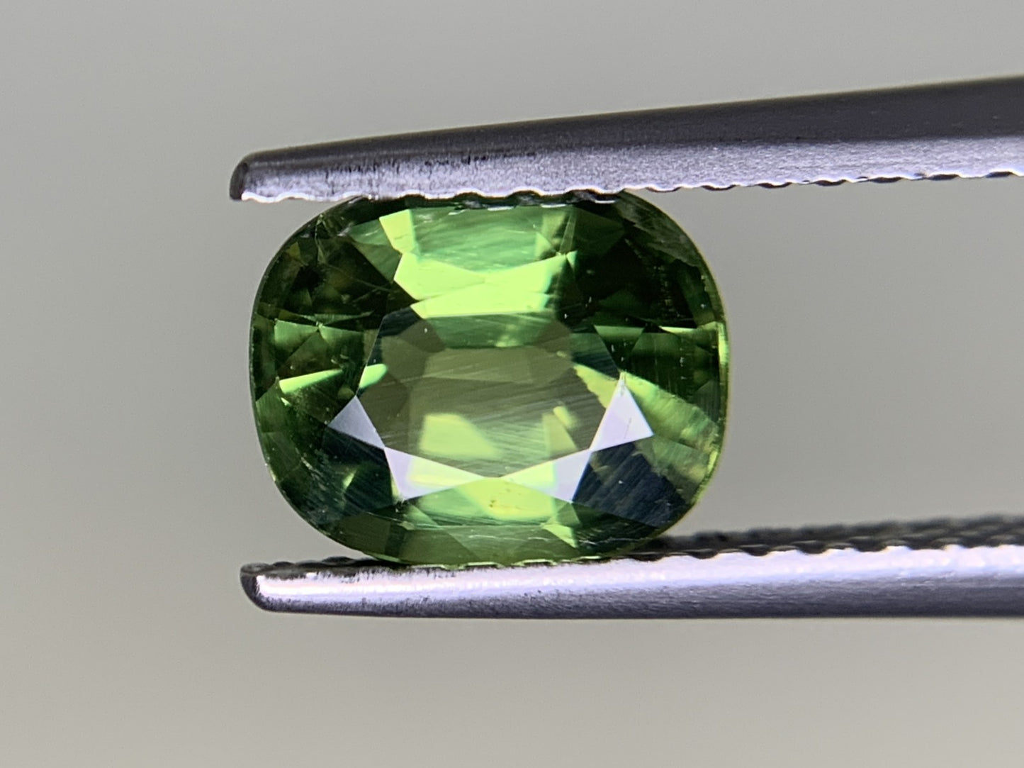 グリーンサファイア 1.441ct 宝石ソーティング付き 7.2㎜×6.0㎜×3.5㎜ ルース（ 裸石 ） 2826Y