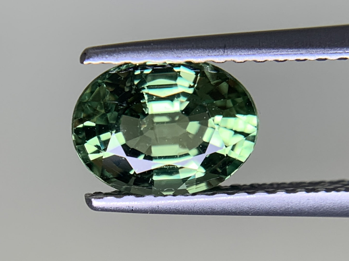 サファイア 1.715ct 宝石ソーティング付き  7.8㎜×6.0㎜×4.1㎜  ルース（ 裸石 ） 2842Y