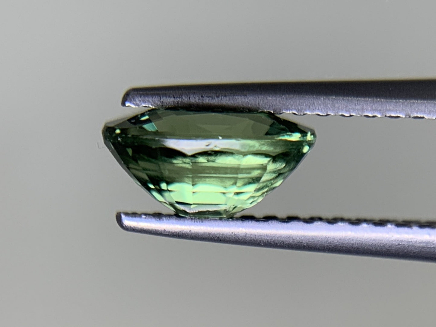 サファイア 1.715ct 宝石ソーティング付き  7.8㎜×6.0㎜×4.1㎜  ルース（ 裸石 ） 2842Y