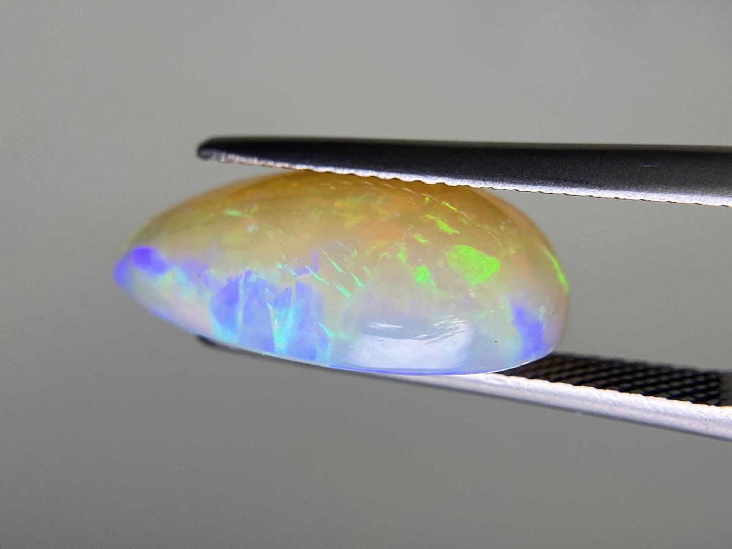 オパール 6.304ct　ハニカム　宝石ソーティング付 縦18.3㎜×横10.4㎜×高さ7.1㎜　 ルース（ 裸石 ）　 2913YY