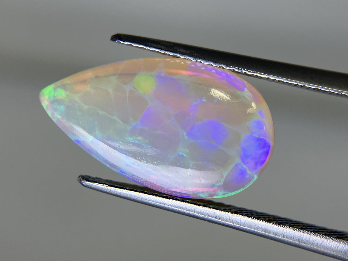 オパール 6.304ct　ハニカム　宝石ソーティング付 縦18.3㎜×横10.4㎜×高さ7.1㎜　 ルース（ 裸石 ）　 2913YY