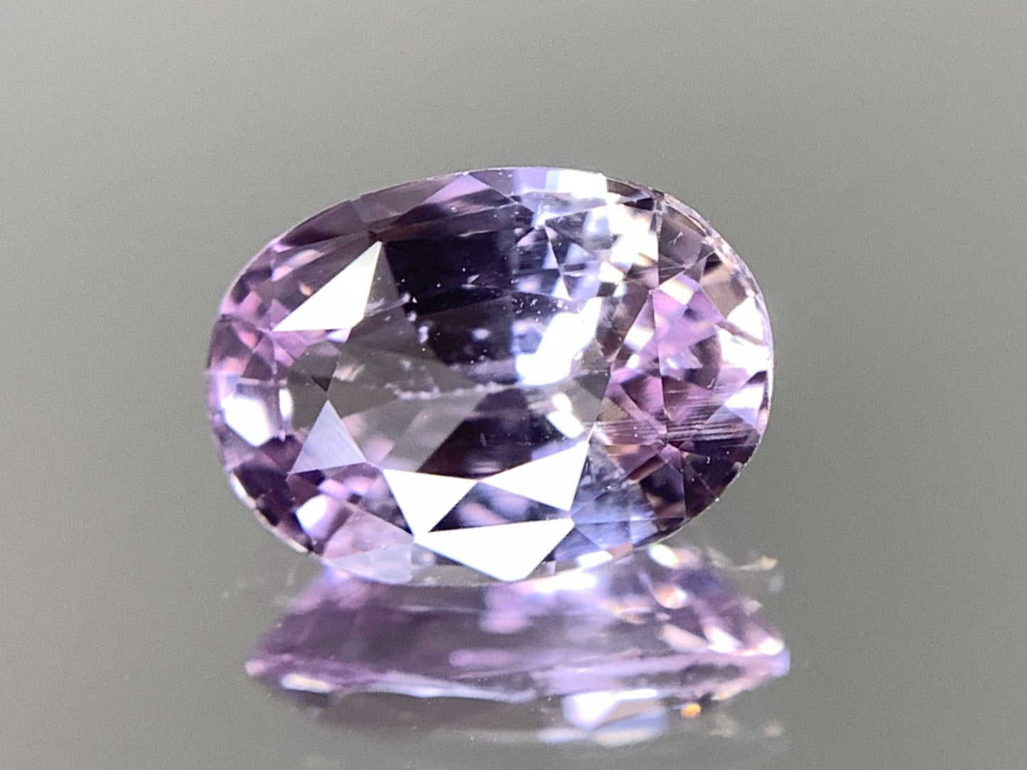 ファンシーカラーサファイア 1.644ct 宝石ソーティング付き  8.24㎜×5.99㎜×3.82㎜  ルース（ 裸石 ） 2938Y