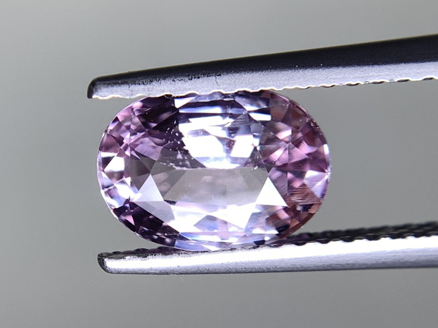 ファンシーカラーサファイア 1.644ct 宝石ソーティング付き  8.24㎜×5.99㎜×3.82㎜  ルース（ 裸石 ） 2938Y
