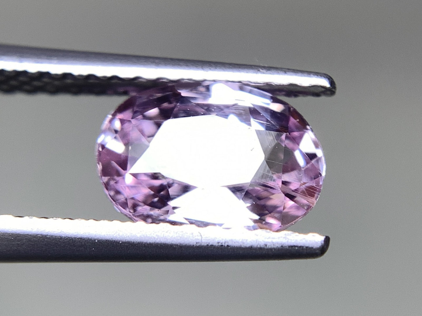 ファンシーカラーサファイア 1.644ct 宝石ソーティング付き  8.24㎜×5.99㎜×3.82㎜  ルース（ 裸石 ） 2938Y