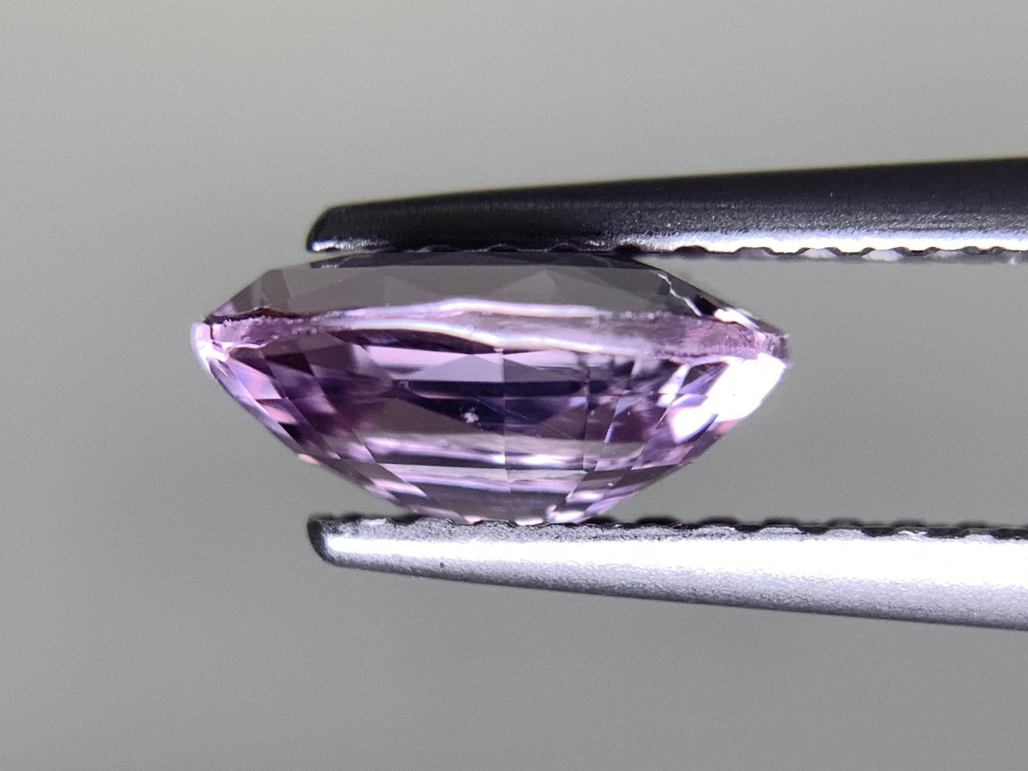 ファンシーカラーサファイア 1.644ct 宝石ソーティング付き  8.24㎜×5.99㎜×3.82㎜  ルース（ 裸石 ） 2938Y