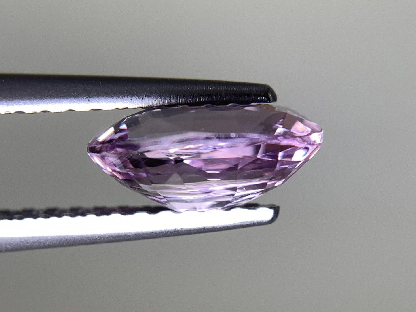 ファンシーカラーサファイア 1.644ct 宝石ソーティング付き  8.24㎜×5.99㎜×3.82㎜  ルース（ 裸石 ） 2938Y