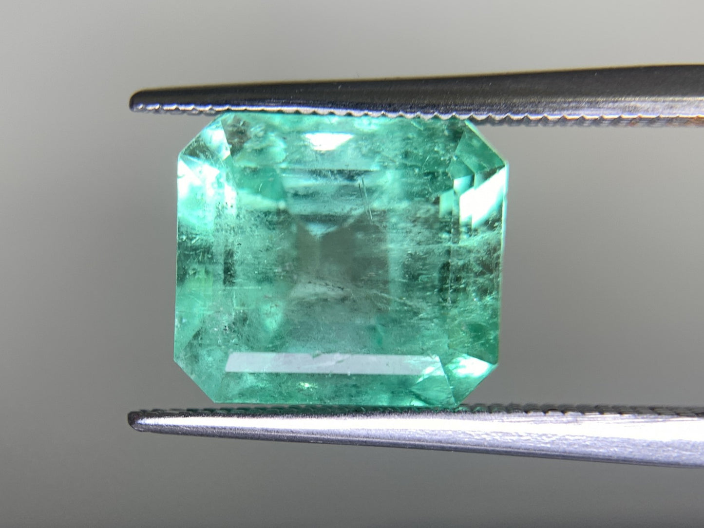 エメラルド 5.685ct 宝石ソーティング付き  Colombia 11.34㎜×10.09㎜×7.42㎜ ルース（ 裸石 ） 2949Y