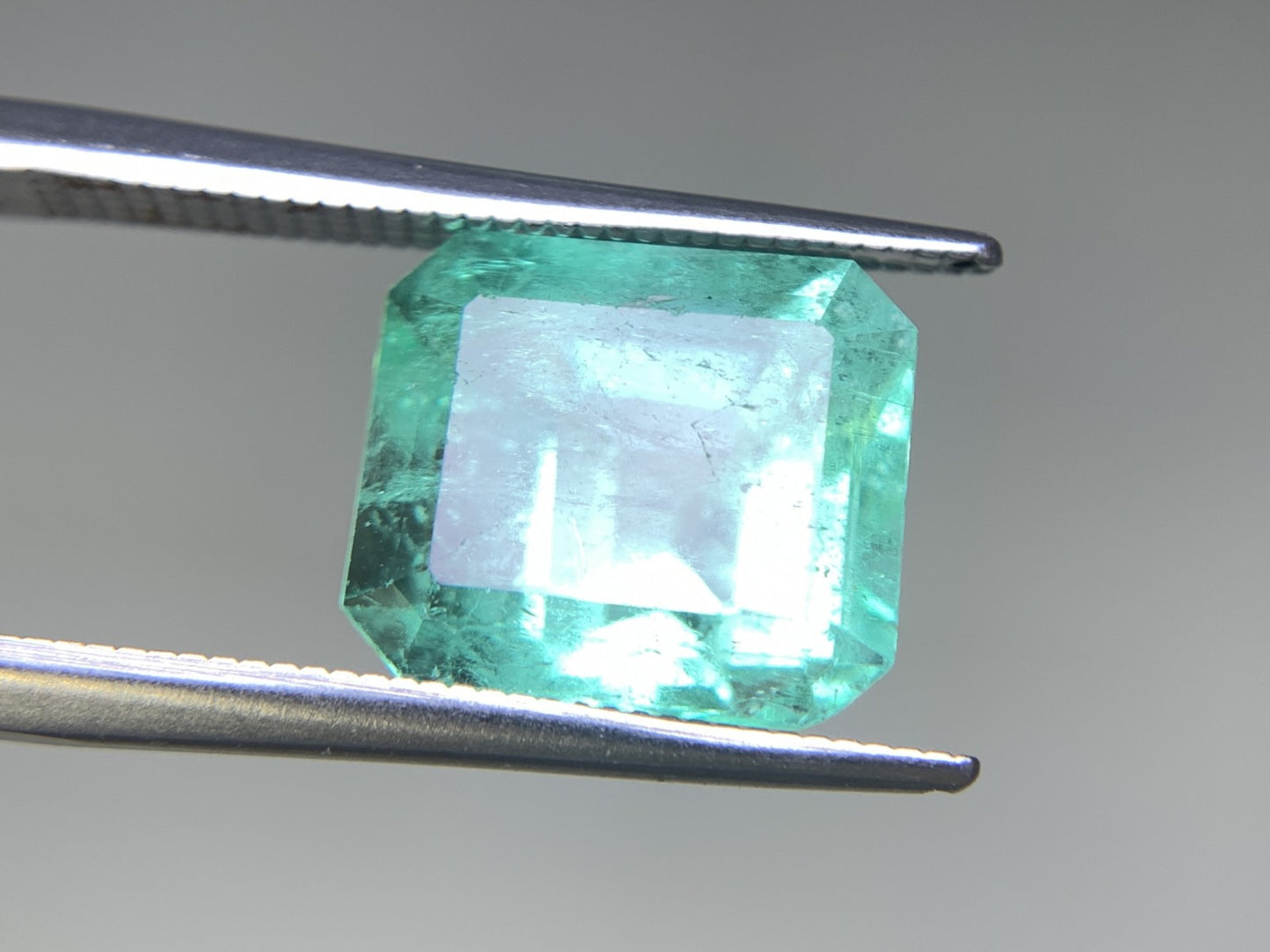 エメラルド 5.685ct 宝石ソーティング付き  Colombia 11.34㎜×10.09㎜×7.42㎜ ルース（ 裸石 ） 2949Y