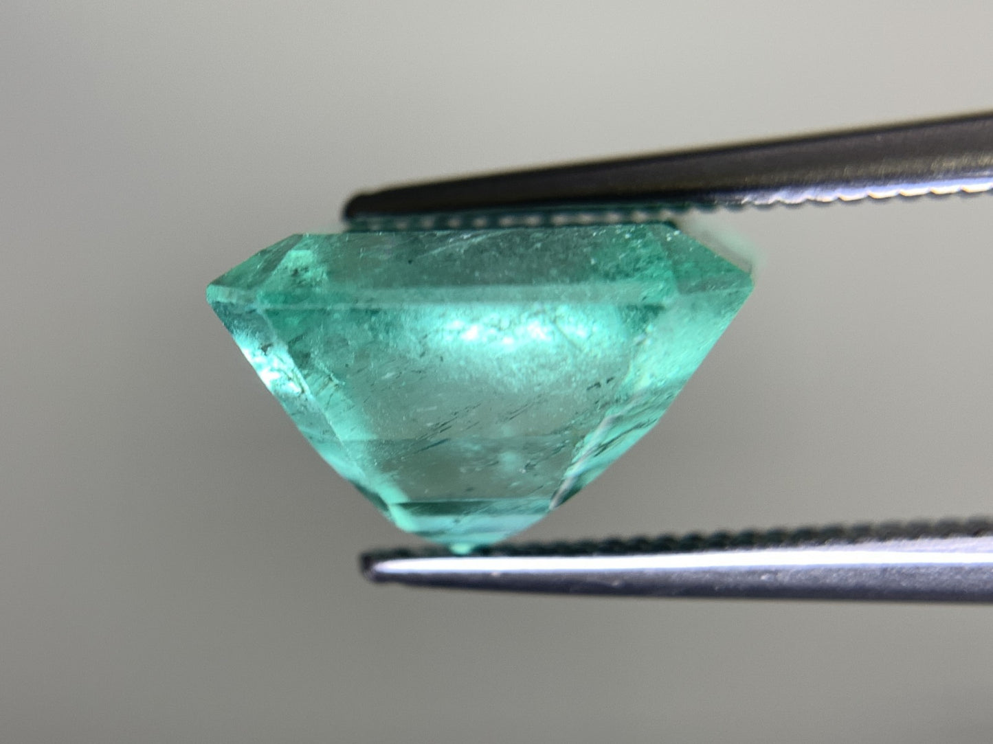 エメラルド 5.685ct 宝石ソーティング付き  Colombia 11.34㎜×10.09㎜×7.42㎜ ルース（ 裸石 ） 2949Y