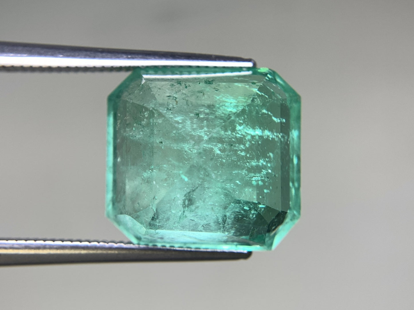 エメラルド 10.781ct 宝石ソーティング付き  Colombia 13.79㎜×12.92㎜×8.49㎜  ルース（ 裸石 ） 2956Y