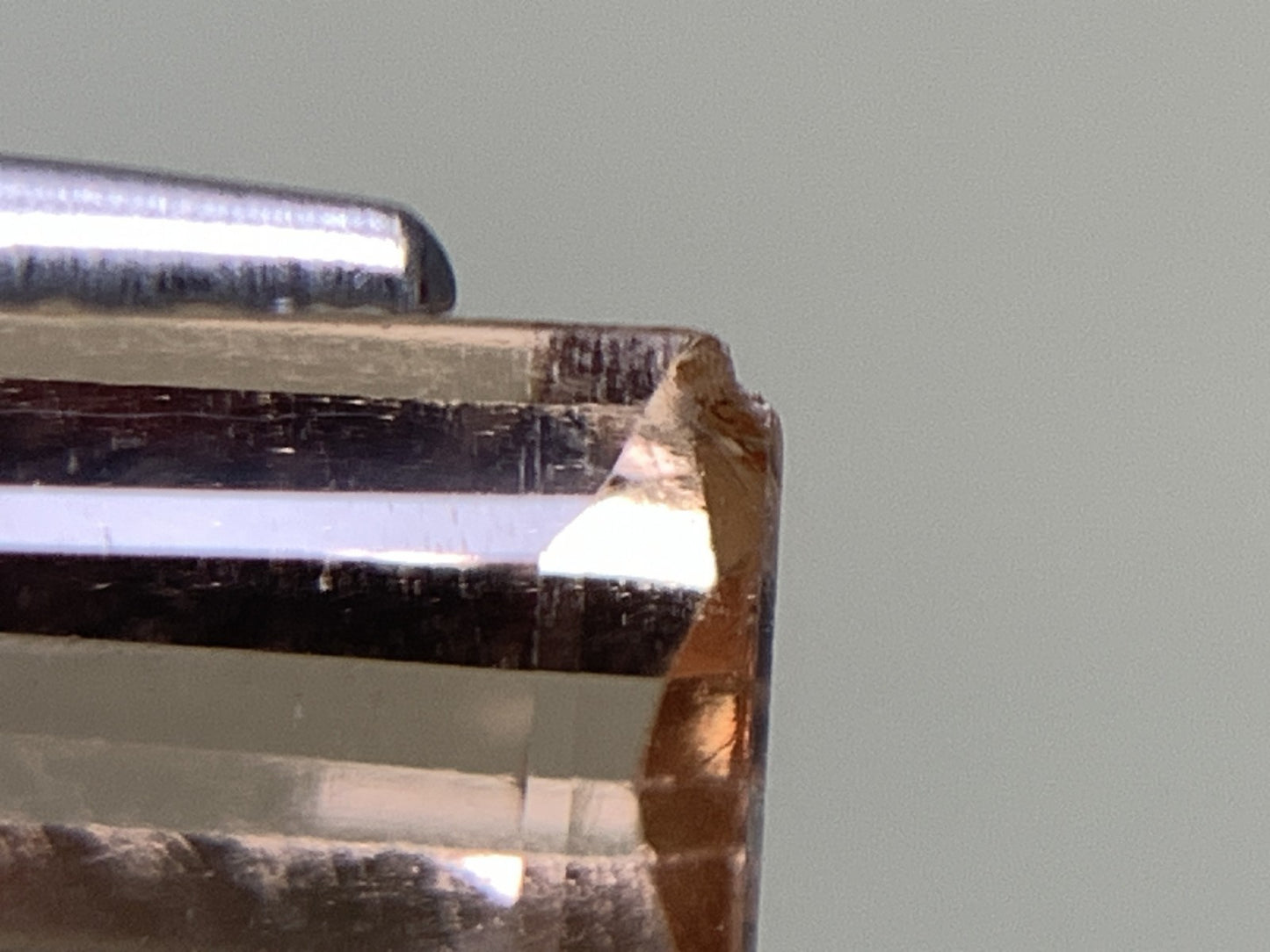 インペリアルトパーズ 1.968ct 宝石ソーティング付き  9.5㎜×5.4㎜×3.6㎜  ルース（ 裸石 ） 2982Y