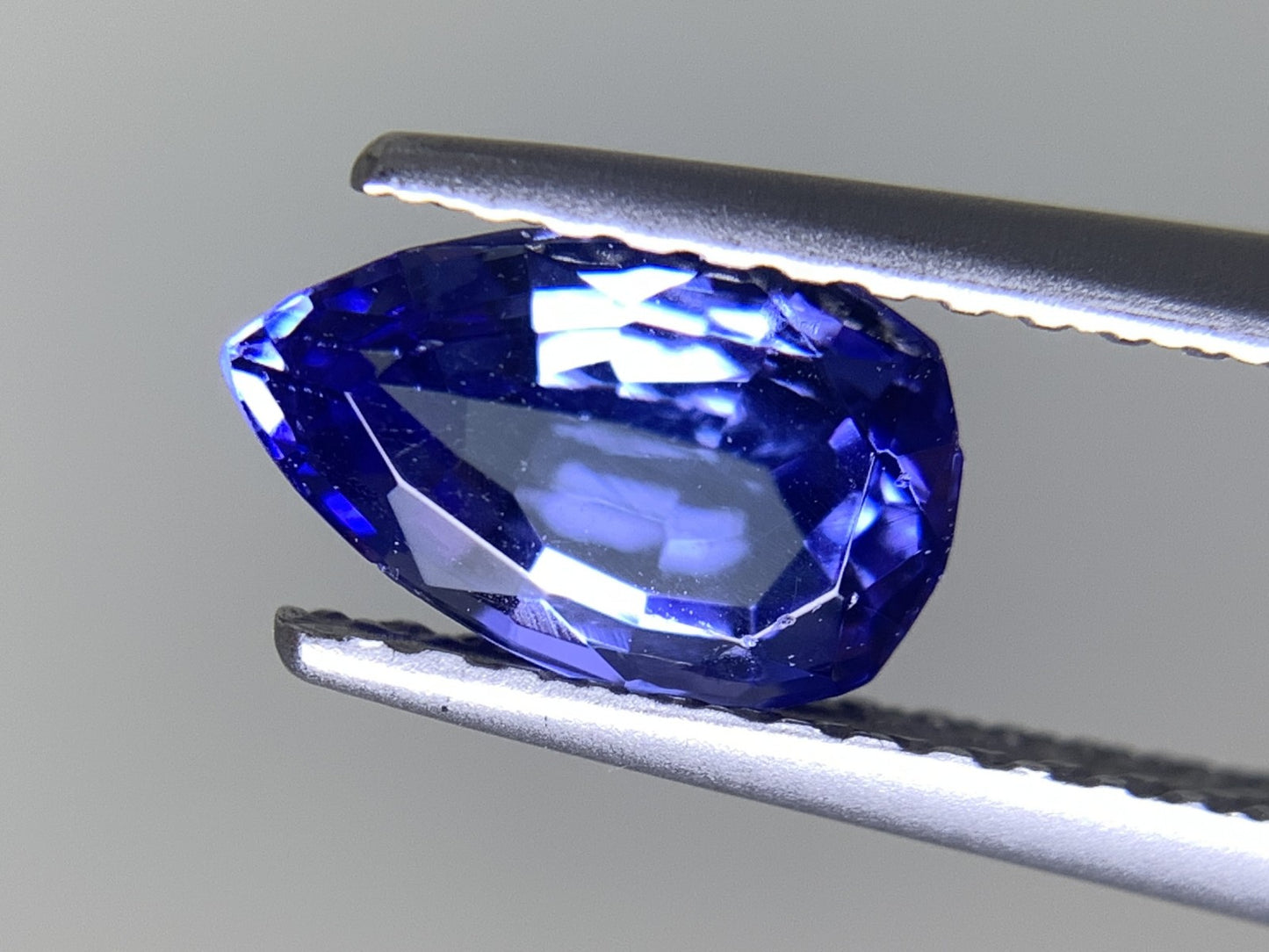 タンザナイト 1.008ct 宝石ソーティング付き  8.0㎜×5.1㎜×3.3㎜  ルース（ 裸石 ） 2996Y
