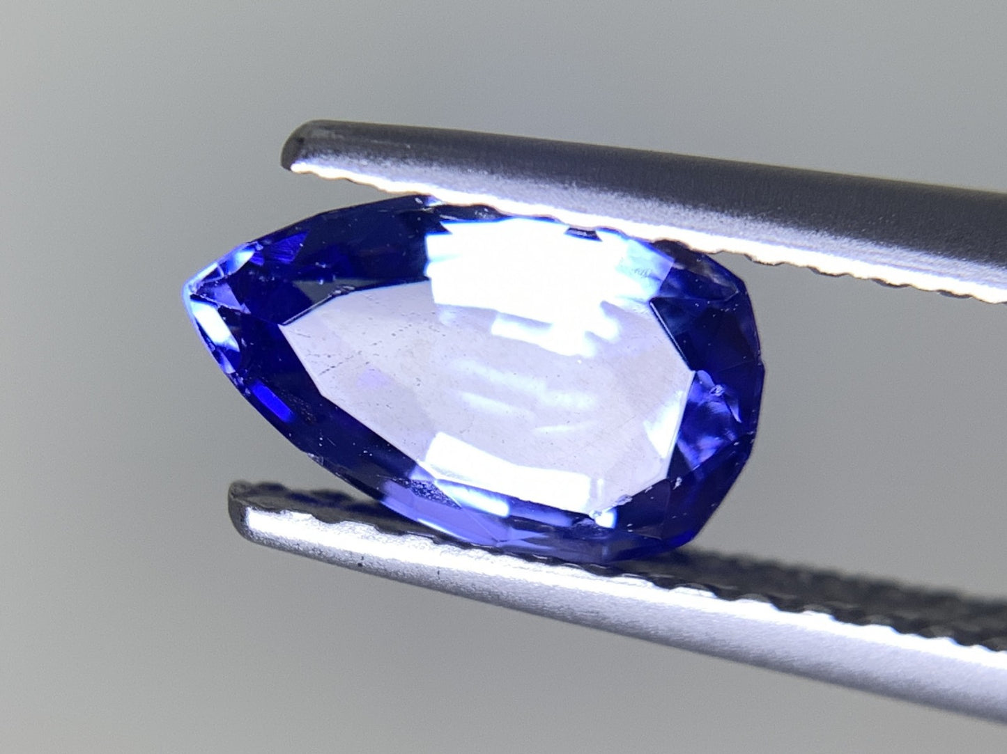 タンザナイト 1.008ct 宝石ソーティング付き  8.0㎜×5.1㎜×3.3㎜  ルース（ 裸石 ） 2996Y