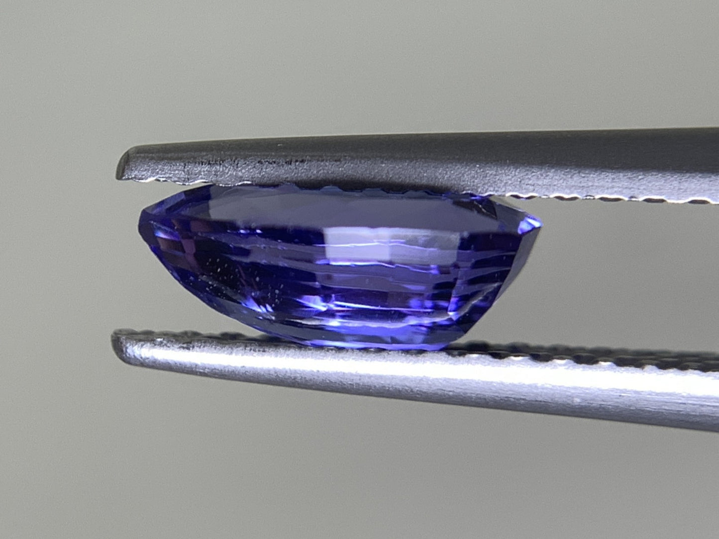 タンザナイト 1.008ct 宝石ソーティング付き  8.0㎜×5.1㎜×3.3㎜  ルース（ 裸石 ） 2996Y