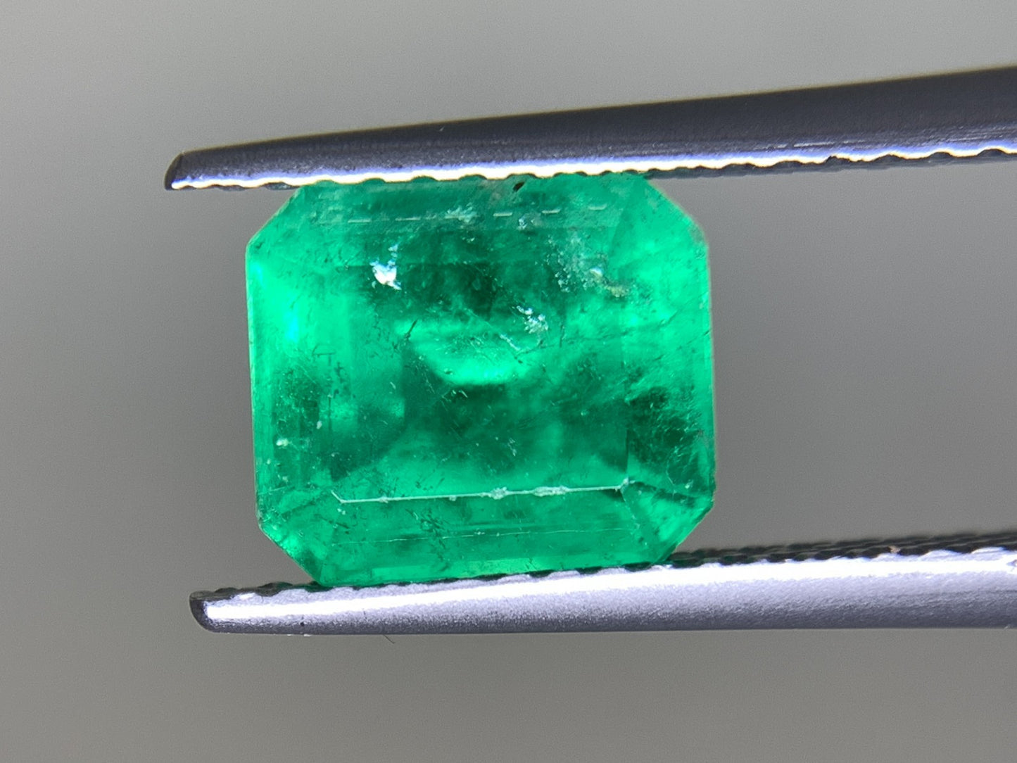 エメラルド 2.030ct 宝石ソーティング付き  8.20㎜×7.23㎜×5.18㎜  ルース（ 裸石 ） 2998Y
