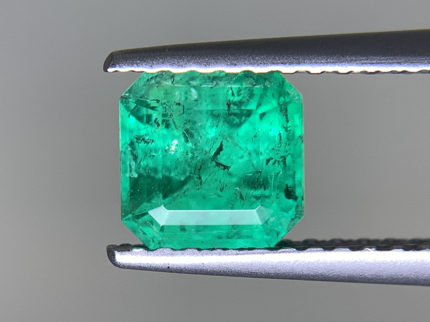 エメラルド 1.005ct 宝石ソーティング付き  5.8㎜×5.8㎜×4.6㎜  ルース（ 裸石 ） 2999Y