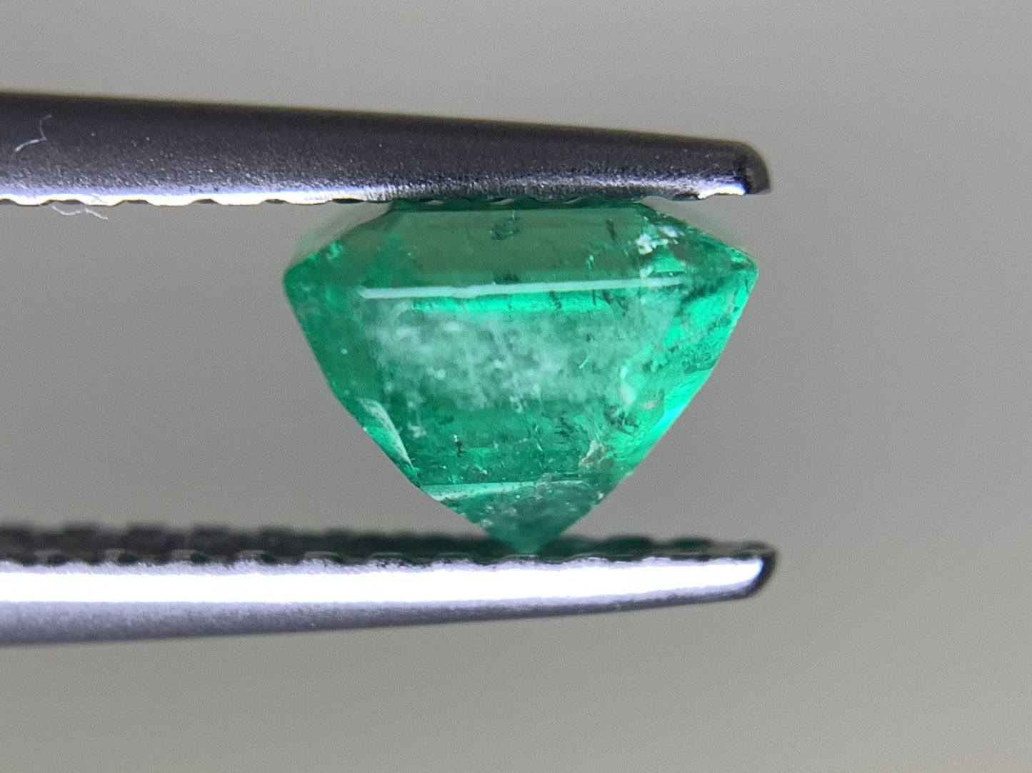 エメラルド 1.005ct 宝石ソーティング付き  5.8㎜×5.8㎜×4.6㎜  ルース（ 裸石 ） 2999Y