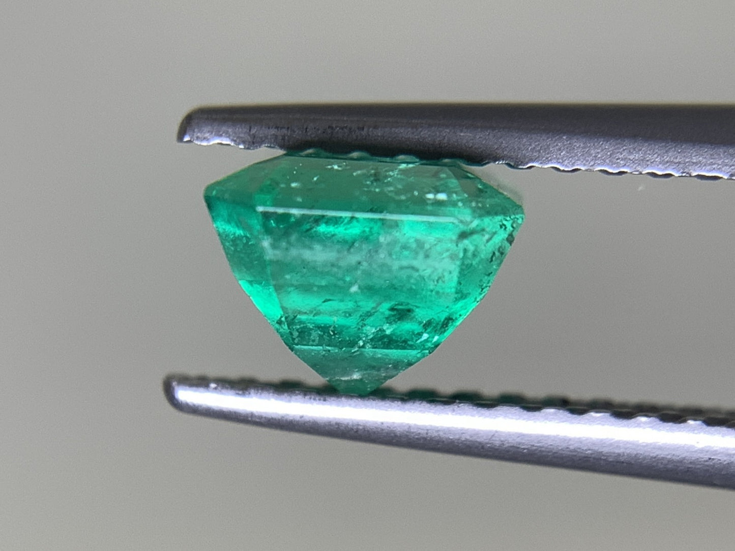 エメラルド 1.005ct 宝石ソーティング付き  5.8㎜×5.8㎜×4.6㎜  ルース（ 裸石 ） 2999Y