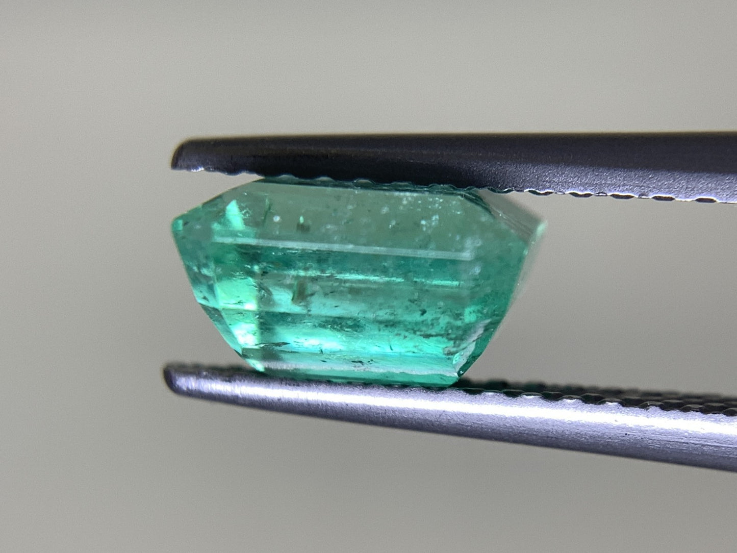 エメラルド 1.824ct 宝石ソーティング付き  7.49㎜×6.98㎜×4.59㎜ ルース（ 裸石 ） 3010Y