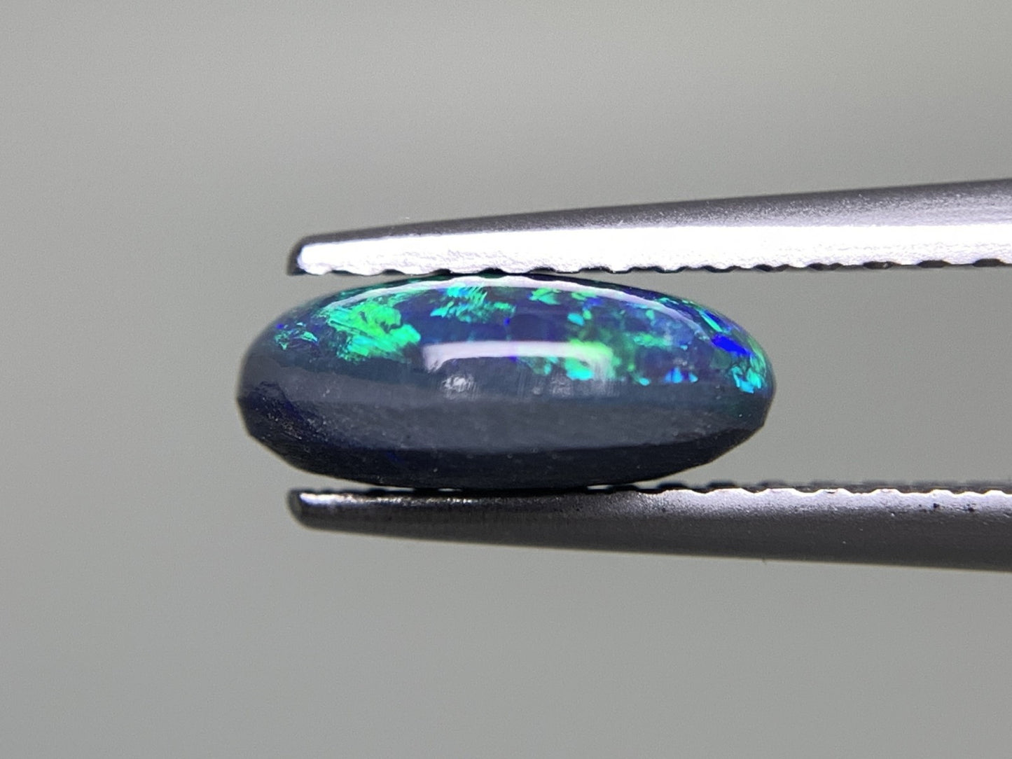 ブラックオパール 1.467ct 宝石ソーティング付き  9.1㎜×6.9㎜×3.7㎜  ルース（ 裸石 ） 3014Y
