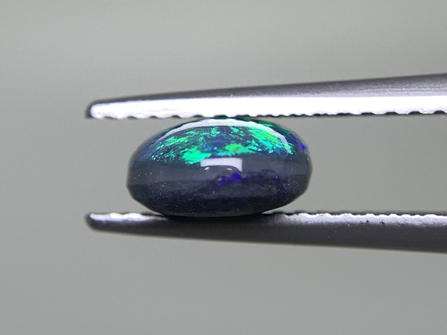 ブラックオパール 1.467ct 宝石ソーティング付き  9.1㎜×6.9㎜×3.7㎜  ルース（ 裸石 ） 3014Y