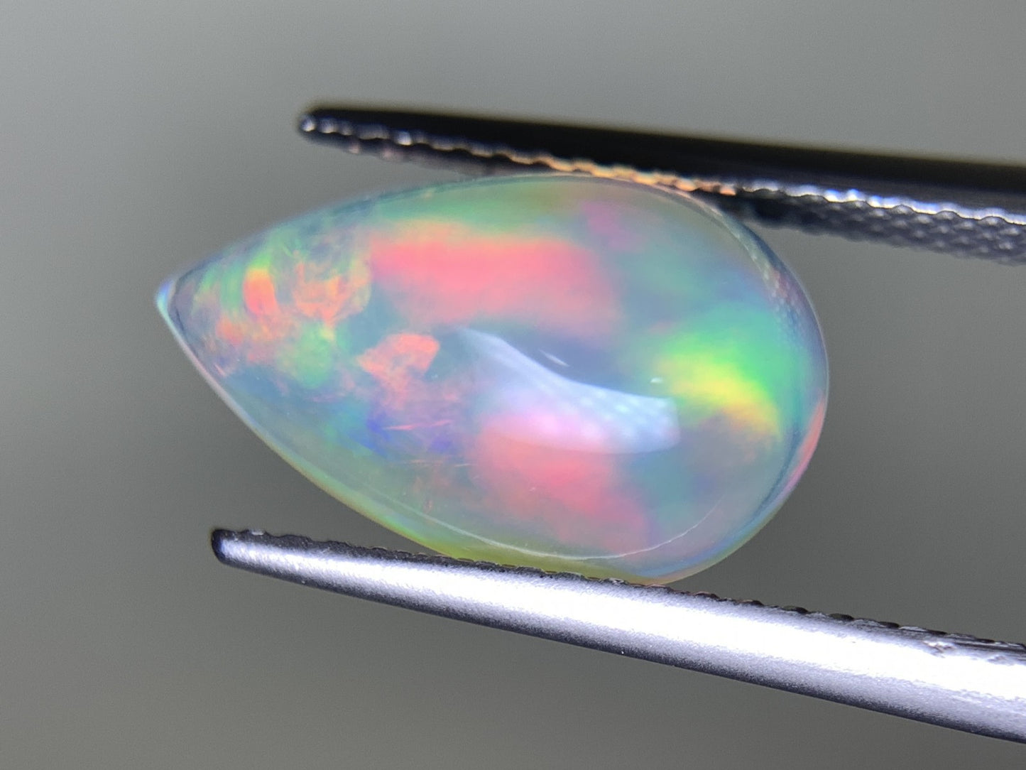 オパール 2.965ct 宝石ソーティング付き  13.5㎜×8.4㎜×5.9㎜  ルース（ 裸石 ） 3037Y