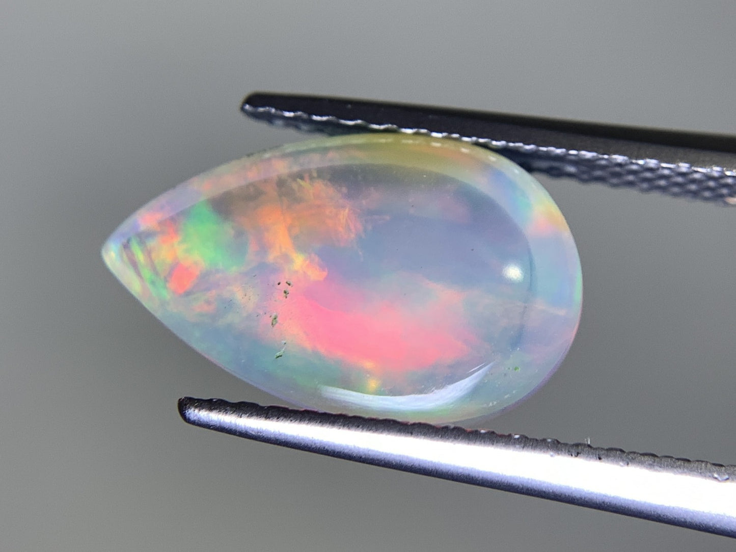 オパール 2.965ct 宝石ソーティング付き  13.5㎜×8.4㎜×5.9㎜  ルース（ 裸石 ） 3037Y