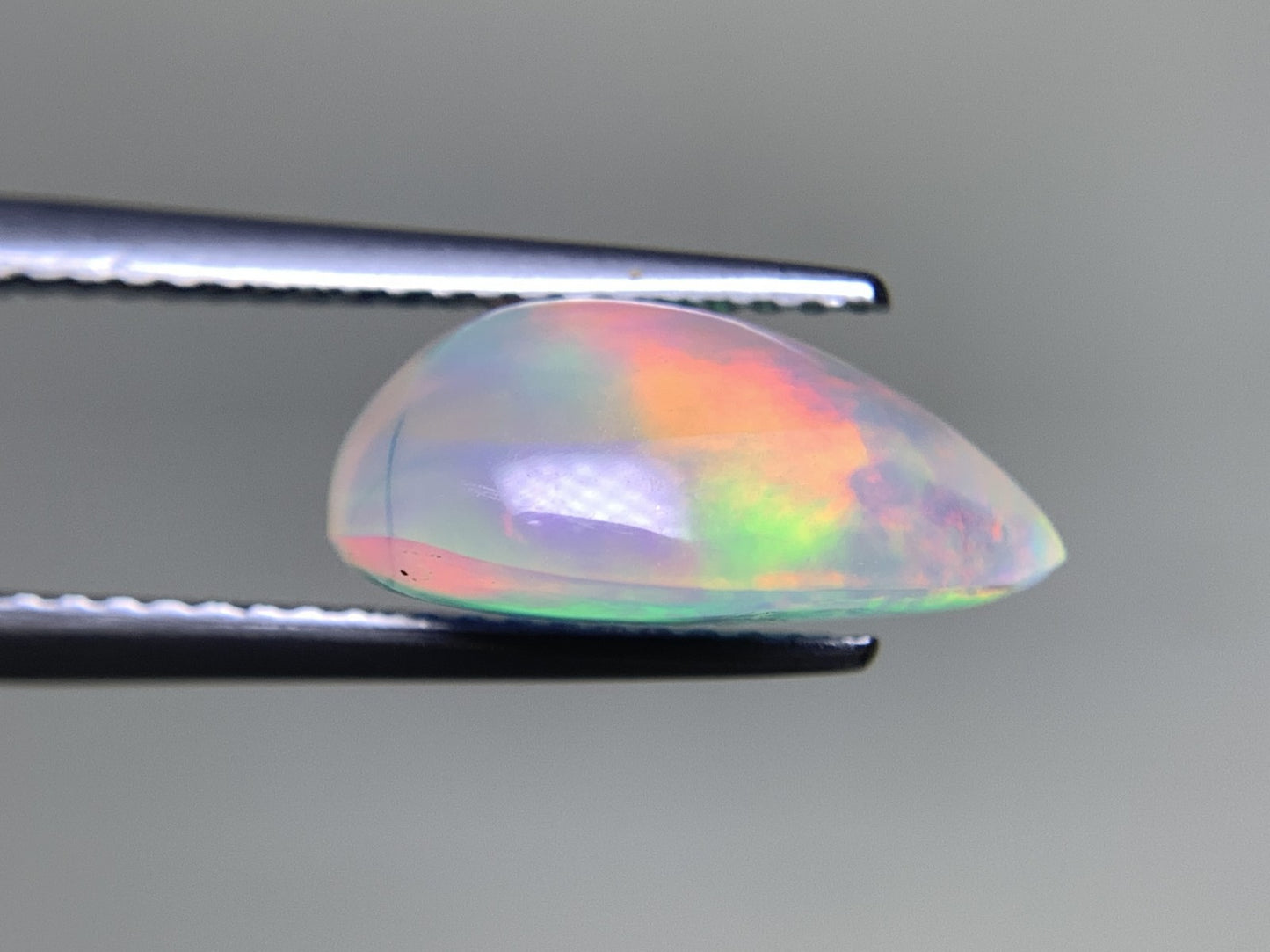 オパール 2.965ct 宝石ソーティング付き  13.5㎜×8.4㎜×5.9㎜  ルース（ 裸石 ） 3037Y