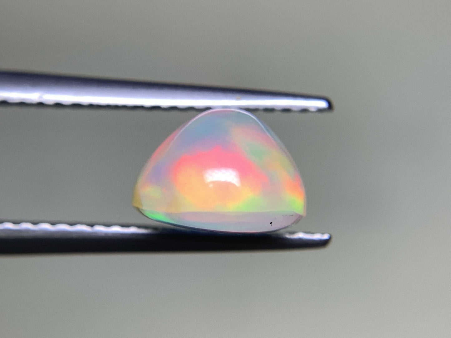 オパール 2.965ct 宝石ソーティング付き  13.5㎜×8.4㎜×5.9㎜  ルース（ 裸石 ） 3037Y