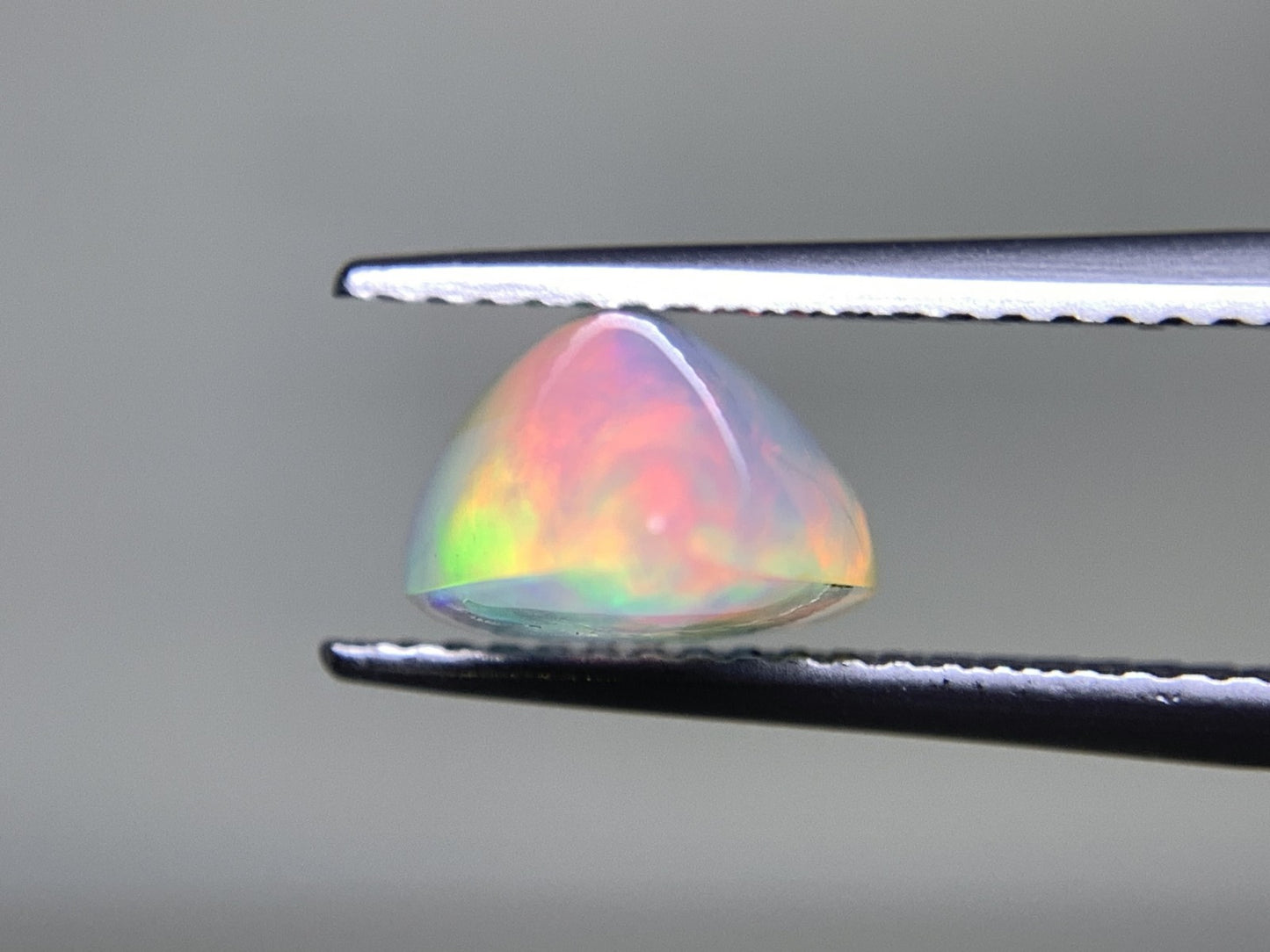 オパール 2.965ct 宝石ソーティング付き  13.5㎜×8.4㎜×5.9㎜  ルース（ 裸石 ） 3037Y