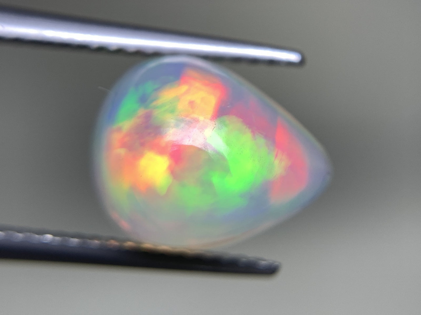 オパール 3.504ct 宝石ソーティング付き  11.6㎜×9.4㎜×7.1㎜  ルース（ 裸石 ） 3039Y
