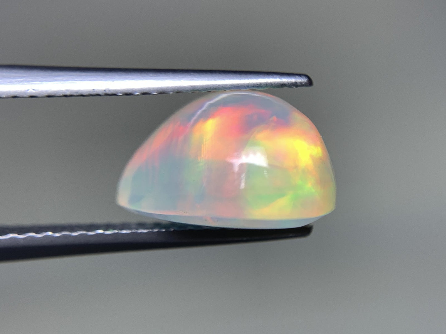 オパール 3.504ct 宝石ソーティング付き  11.6㎜×9.4㎜×7.1㎜  ルース（ 裸石 ） 3039Y
