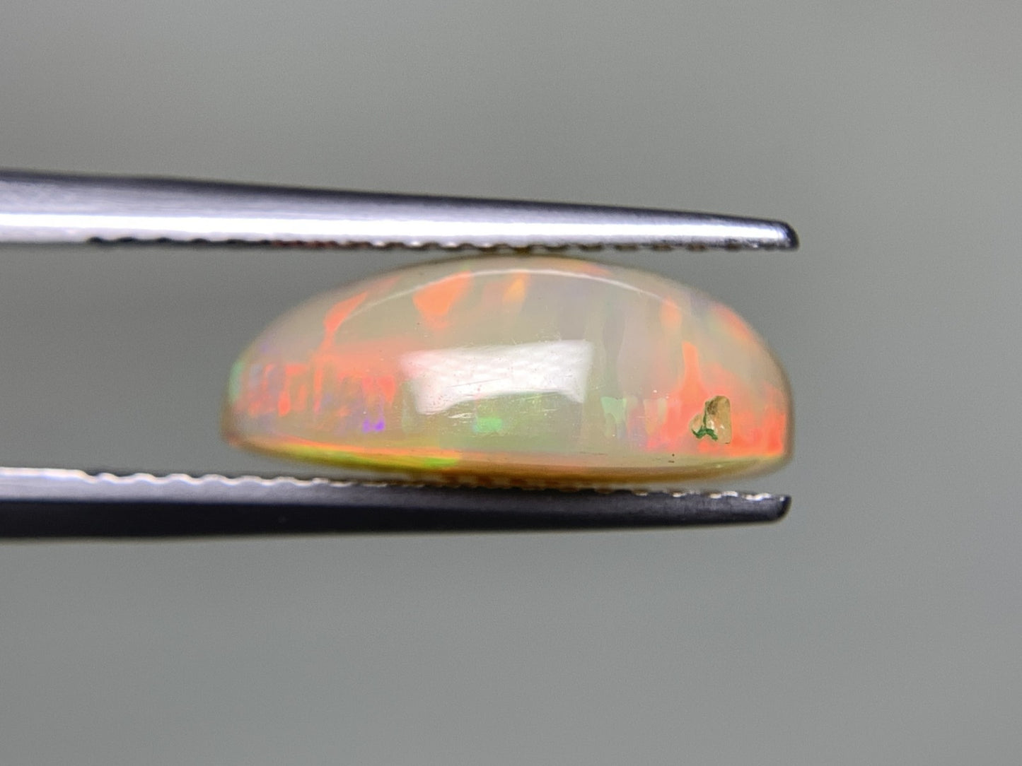 オパール 4.155ct 宝石ソーティング付き  14.2㎜×9.9㎜×5.7㎜  ルース（ 裸石 ） 3044Y
