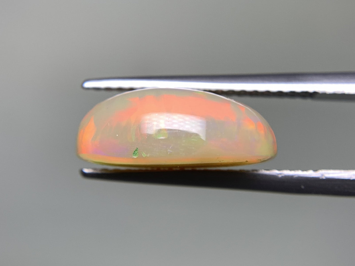 オパール 4.155ct 宝石ソーティング付き  14.2㎜×9.9㎜×5.7㎜  ルース（ 裸石 ） 3044Y