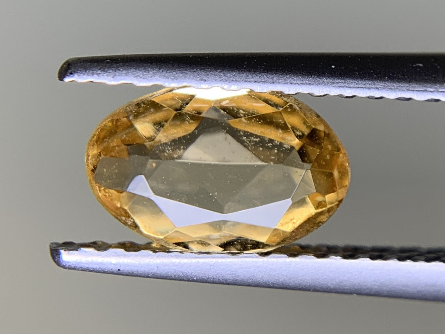 インペリアルトパーズ  1.018ct  中央宝石ソーティング付き  7.80㎜×5.17㎜×2.94㎜  ルース（ 裸石 ） 3064Y