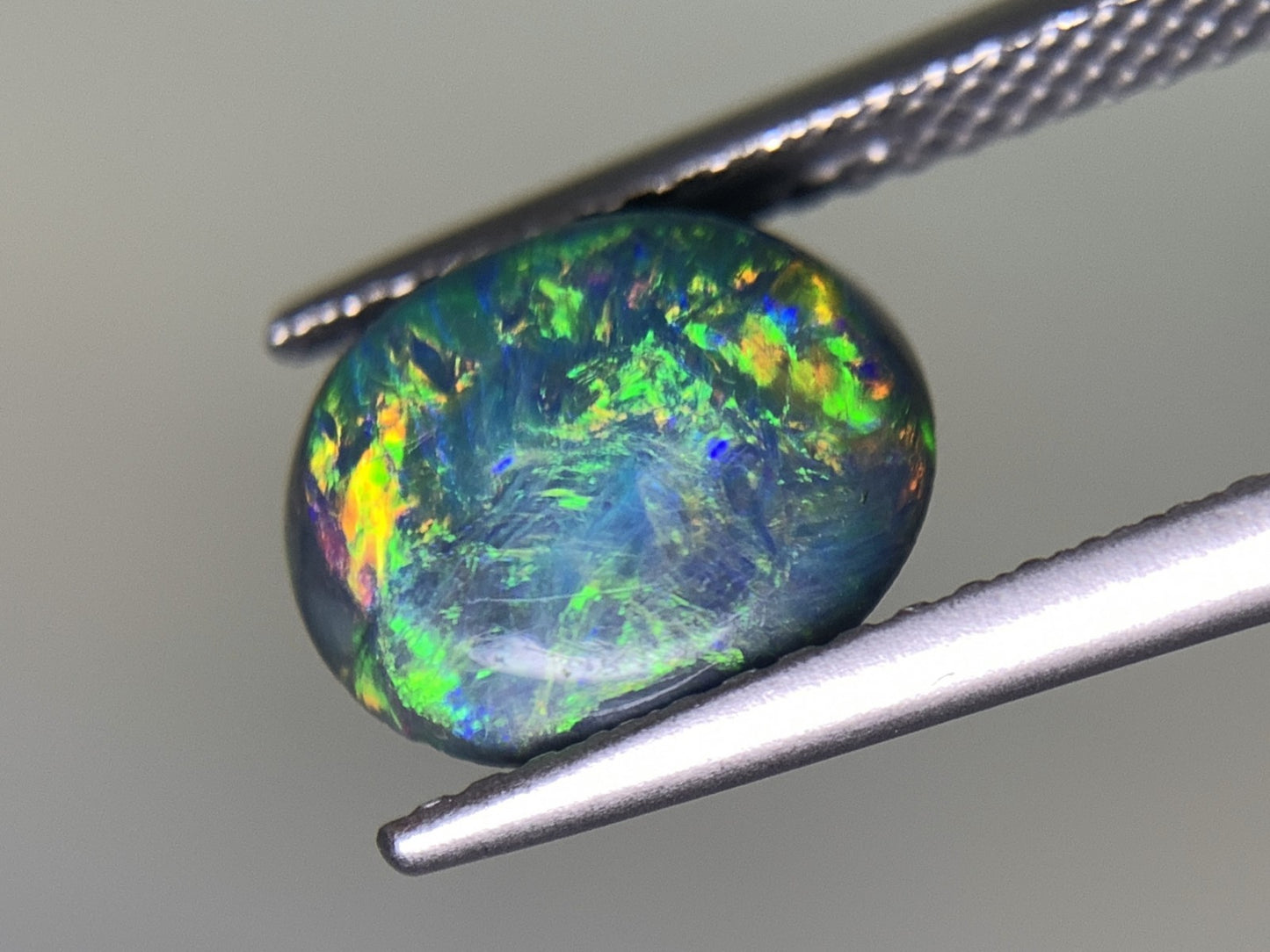 ブラックオパール　 1.927ct 宝石ソーティング付き  9.6㎜×8.2㎜×4.1㎜  ルース（ 裸石 ） 3068Y