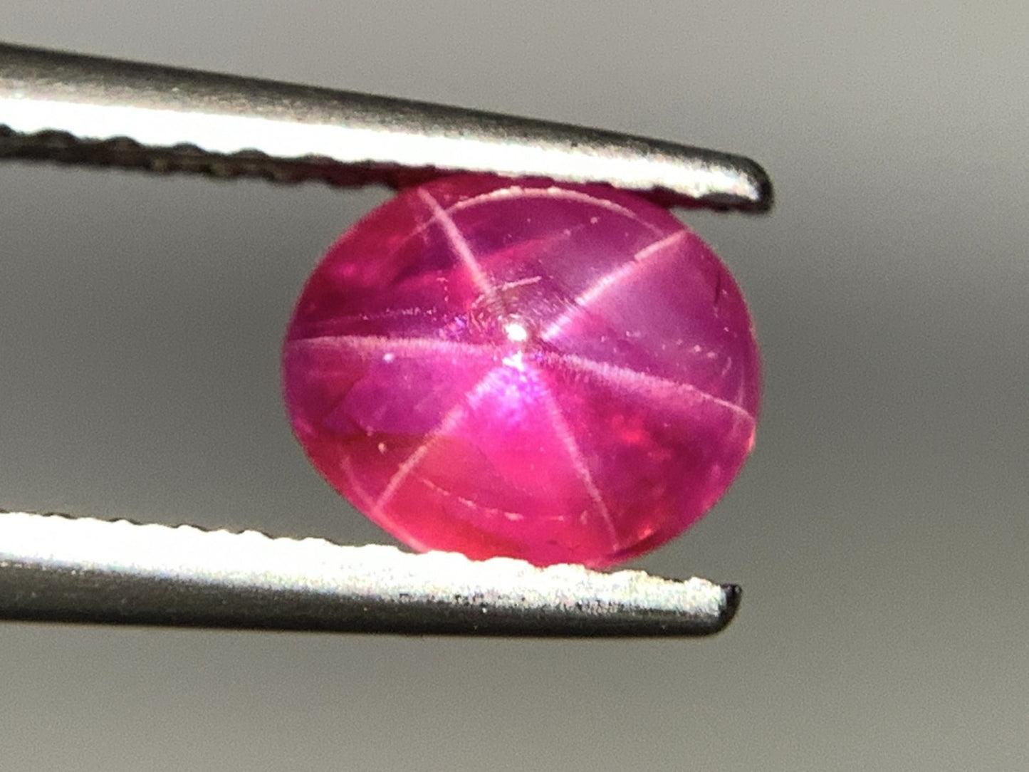 スタールビー 1.615ct 宝石ソーティング付き  6.4㎜×5.3㎜×4.3㎜  ルース（ 裸石 ） 3070Y