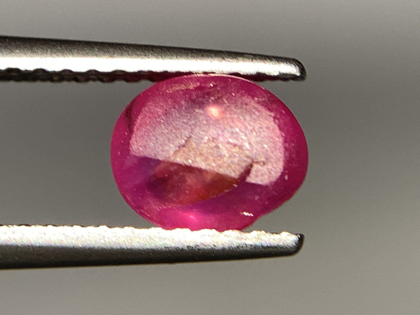スタールビー 1.615ct 宝石ソーティング付き  6.4㎜×5.3㎜×4.3㎜  ルース（ 裸石 ） 3070Y