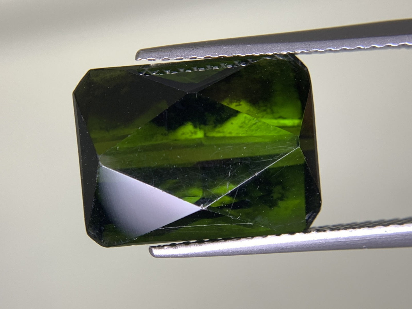 グリーントルマリン 11.281ct 宝石ソーティング付き  14.7㎜×11.1㎜×7.8㎜  ルース（ 裸石 ） 3074Y