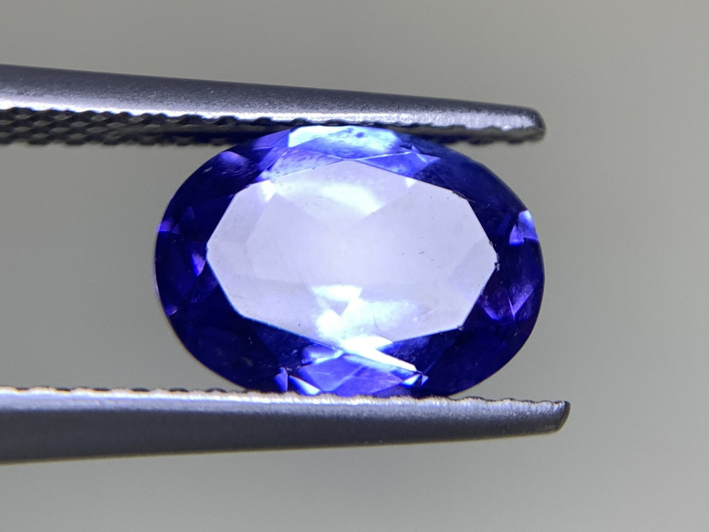 タンザナイト 1.867ct 宝石ソーティング付き  9.2㎜×6.8㎜×3.9㎜  ルース（ 裸石 ） 3076Y