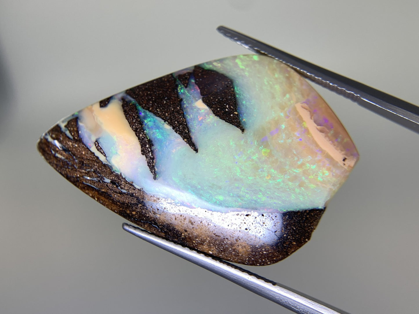 ボルダーオパール 21.277ct 宝石ソーティング付き  33.3㎜×22.1㎜×4.7㎜  ルース（ 裸石 ） 3082Y